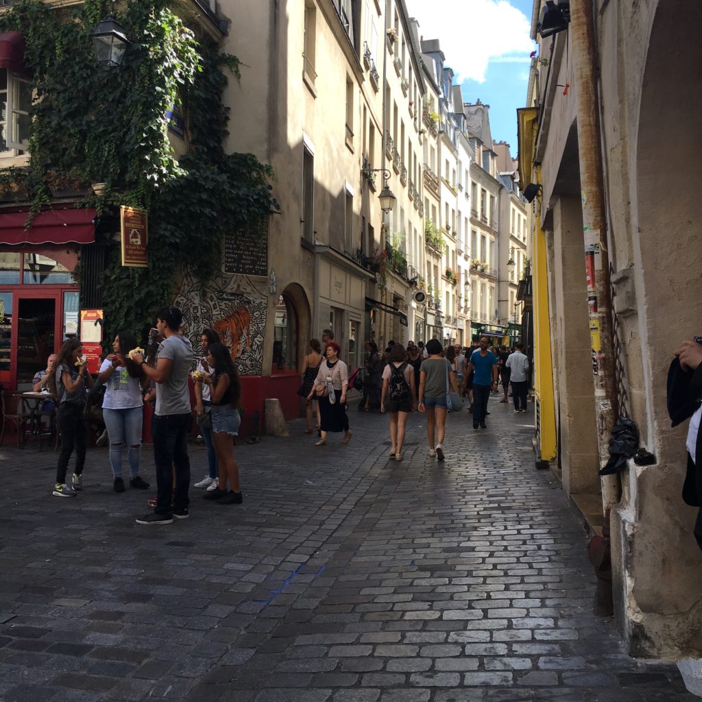 marais rue de rosiers paris